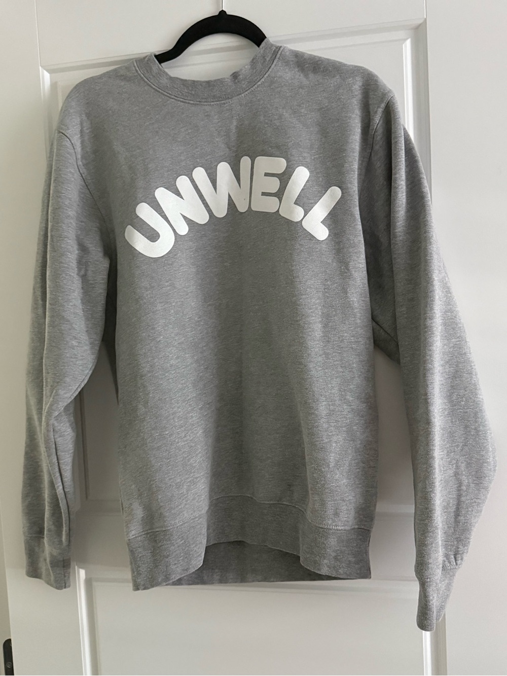 Like New Unwell Women’s Gray Graphic Crewneck Sweatshirt